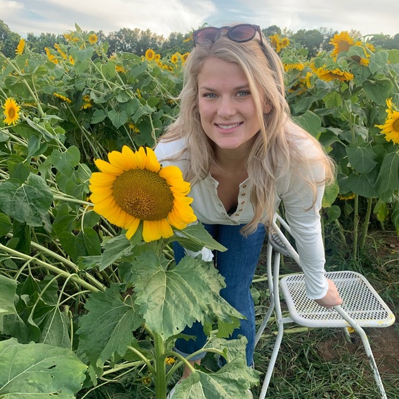 Meet your Posher, Alexis - Picture 2 of 3